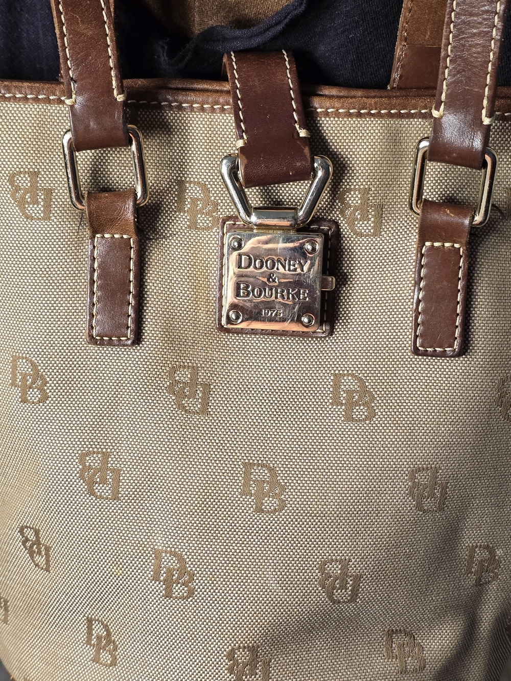 👜 Dooney & Bourke Brown Signature Logo Monogram Bucket Bag Tote w Metal Clasp - Picture 4 of 15